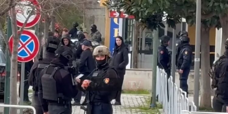 SPAK lëshon 7 urdhër arreste, RENEA në kërkim të Ervis Matodoshajt! Çfarë po ndodh në Vlorë