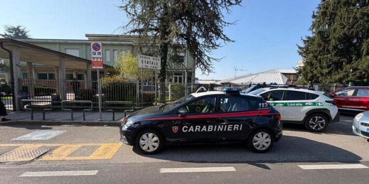Ngjarje e rëndë në Itali, gjimnazisti godet më thikë mësuesen jashtë derës së shkollës