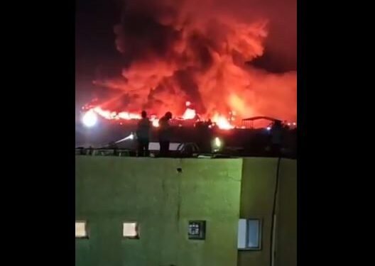 Lufta në Lindjen e Mesme/ Edhe Iraku kthehet në fushëbetejë, përfshihen nga flakët depot e naftës në jug të Basrës