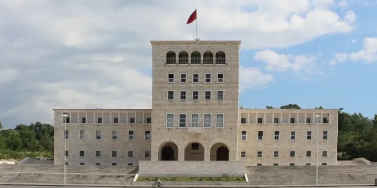 Kumbaro shkarkon administratorin e Universiteti Politeknik i Tiranës