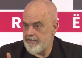 Rama justifikon rritjen e naftës: “Ndikon lufta në Iran, po futim shtetin në treg