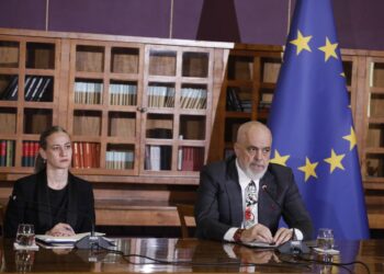 Kritikat për editorialin me Vuçiç, Rama: Nuk ka ‘dorëheqje’ nga anëtarësimi në BE