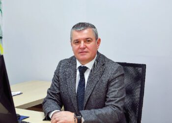 Denoncimi/ Eltar Deda, drejtori i Albpetrol pastron paratë me rrjet fast-foodesh?!
