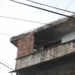 “Nuk kemi ku ta çojmë”/ I sëmuri mendor i vë flakën banesës në Gjirokastër, institucionet pa zgjidhje