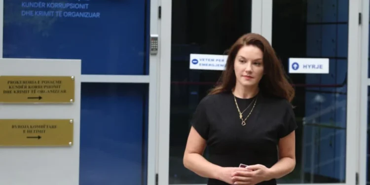 Veliaj në burg, Ajola Xoxa është shtatzënë