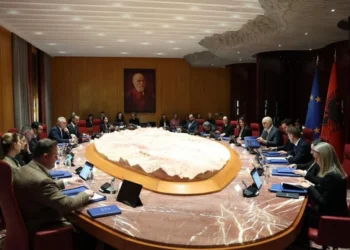 Rama mbledh sot qeverinë dhe grupin e PS/ Agjenda
