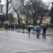 U thirr në rrjetet sociale/ Dështon protesta për çmimin e naftës para Kryeministrisë, pjesëmarrje minimale në shesh