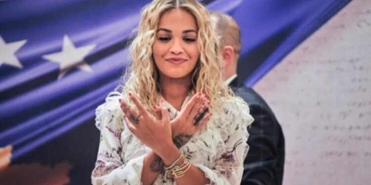 Rita Ora mbështet Kombëtaren e Kosovës dhe Shqipërisë: Shpresoj të bëni histori