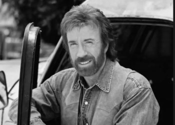 Legjenda e aksionit, Chuck Norris, ndahet nga jeta në moshën 86-vjeçare