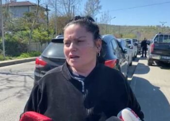 E afërmja rrëfen për krimin e dyfishtë në Roskovec: Dëgjuam ulërima dhe thashë mos po e rrihnin…