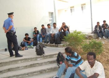 63 emigrantë të huaj gjenden të strehuar në kushte të këqija në Durrës/ DETAJE