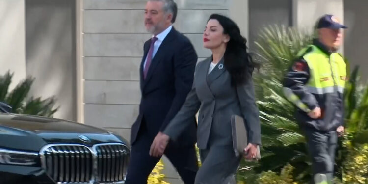 SPAK kërkon ta arrestojë, Belinda Balluku merr pjesë në Asamblenë e PS