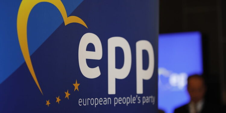 PPE dorëzon raportin për Shqipërinë: Zgjedhjet dhe korrupsioni rrezikojnë rrugën drejt BE-së