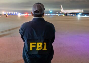 Alarm në SHBA/ Avioni bën ulje emergjente në Detroit, FBI rrethon zonën
