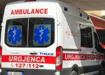 EMRI/ E rëndë në Gjirokastër, e moshuara bie nga tarraca e azilit