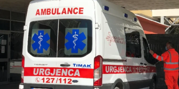 EMRI/ E rëndë në Gjirokastër, e moshuara bie nga tarraca e azilit
