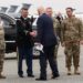Trupat e ushtarëve të vrarë amerikanë në Kuvajt kthehen në SHBA, Trump merr pjesë në pritjen e tyre: Janë heronj