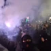 Kordon pranë Policisë së Tiranës, molotovë drejt koshit të mbeturinave e stacionit të autobusit