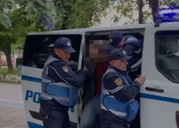 Përleshje mes tre personave në Pogradec, plagoset me thikë një person