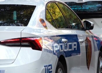 E rëndë/ Motori përplaset me barrierat anësore të rrugës, humb jetën 28-vjeçari
