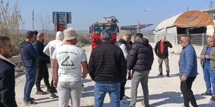 Kërkojnë asfaltimin e rrugës, banorët e Thumanës sërish në protestë, paralajmërohen kallëzime