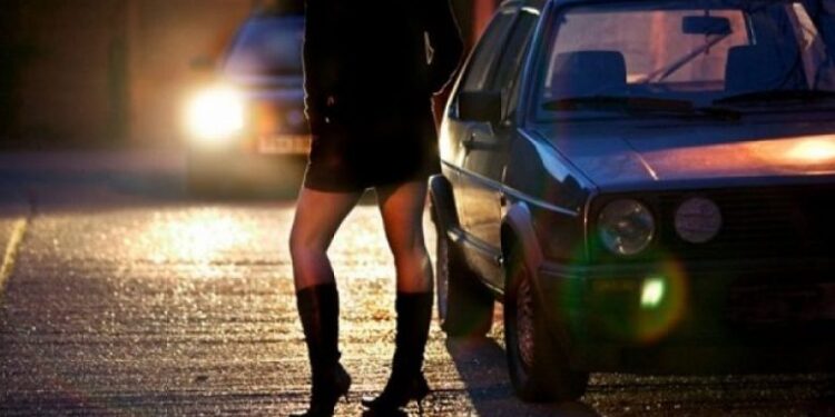Rrjeti i prostitucionit në Shqipëri, AFP: Shumë prej vajzave të huaja i premtohet vendi i punës, por përfundojnë në burg