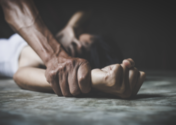 17-vjeçarja përdhënohet në grup nga 5 të rinj! Disa të arrestuar, mes tyre edhe një grua shqiptare