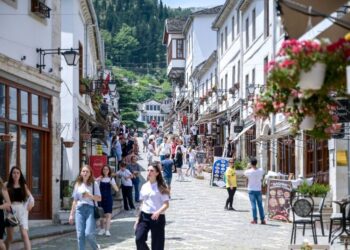 Të huajt shpenzuan 5.7 miliardë euro në Shqipëri në 2025-n; 460 euro për turist