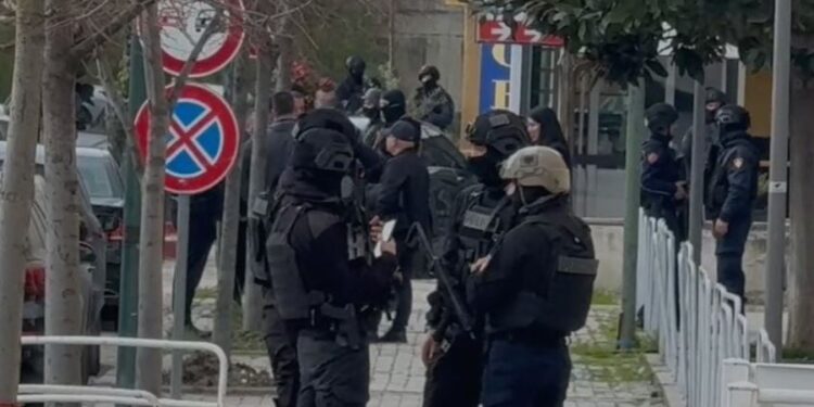 Operacioni i SPAK për grupin e Hajrullës, arrestohet dhe një ish-efektiv në Zvicër, dyshime për dekonspirim
