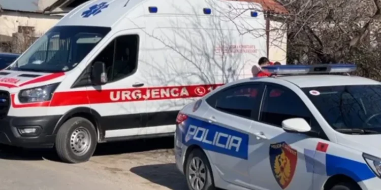 Sherr mes nxënësve në Durrës, plagoset me thikë në qafë i mituri