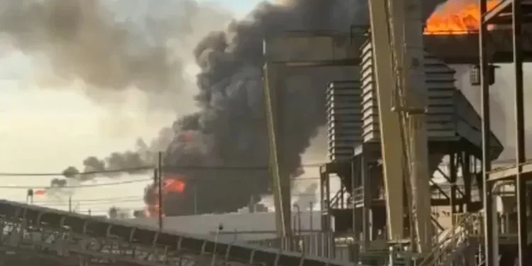 Shpërthim në rafinerinë më të madhe të naftës në Teksas, tymi mbulon zonën industriale