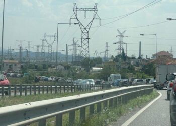 Trafik i rënduar drejt juglindjes, radhë kilometrike automjetesh në rrethrrotullimin e Bradasheshit