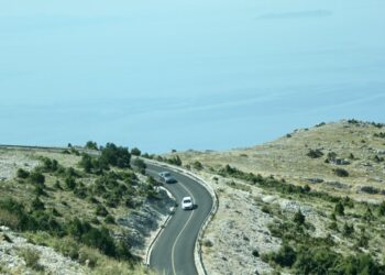Nga Shëngjini në Vlorë, Shqipëria po tkurret çdo vit