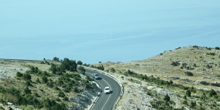 Nga Shëngjini në Vlorë, Shqipëria po tkurret çdo vit