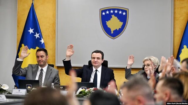 Qeveria e Kosovës miraton projektligjin për çmimet tavan dhe atë për sigurimet shëndetësore