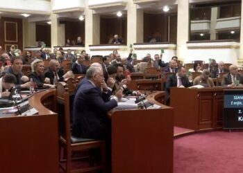 Mazhoranca rrëzon me 77 vota kërkesën e PD për pr/ligjin që ul çmimin e naftës