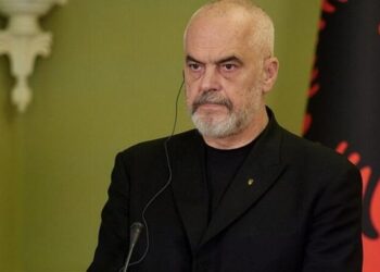“Shqipëria 700 reforma në kohë rekord”, media italiane paralajmëron ligje me urgjencë dhe rënie të besimit në garë për BE