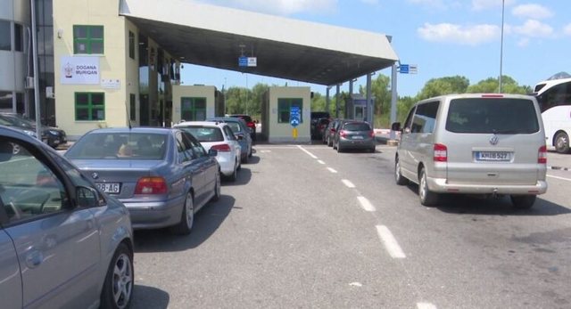 Bllokohen doganat drejt Serbisë, Malit të Zi dhe Bosnjes