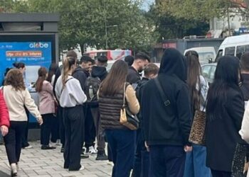 Bllokohet transporti publik, operatorët paralajmërojnë reduktime të tjera