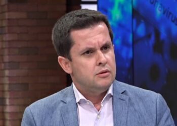 Alimehmeti: Zjarrfikësit pa maska, kurse qytetarët përballen me gaz lotsjellës