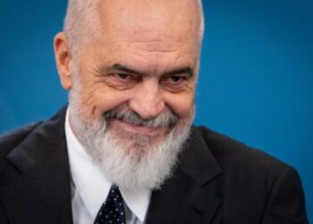Qeveria shqiptare, si një arkëtare që numëron “fitimin” nga kriza