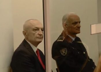 “Stërvitem 4 orë në ditë”, Meta reagon pas debatit për shëndetin e tij në paraburgim