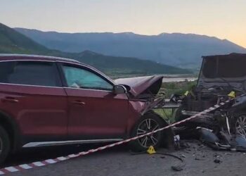 Dy makina përplasen në aksin Tepelenë-Krahës, 8 të plagosur