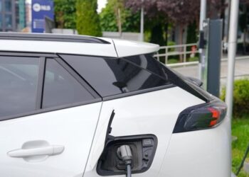 Përballë shtrenjtimit të naftës, a janë veturat elektrike opsion për qytetarët?