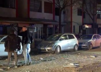 Shpërthimi i fuqishëm në Lezhë, automjete dhe 8 biznese të dëmtuara