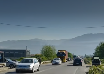 Përplasen makinat në Fushë Krujë, dy të plagosur