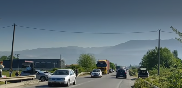 Përplasen makinat në Fushë Krujë, dy të plagosur
