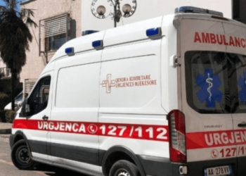U rrëzua nga karrigia në banesë, 5-vjeçarja nga Pogradeci përfundon te “Trauma”