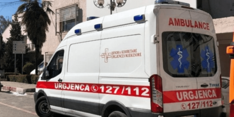 U rrëzua nga karrigia në banesë, 5-vjeçarja nga Pogradeci përfundon te “Trauma”