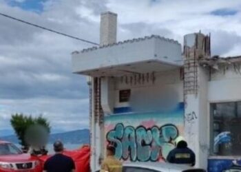 Tragjike në Greqi/ Shembja e një ndërtese i merr jetën një gruaje, plagosen dy fëmijët e saj